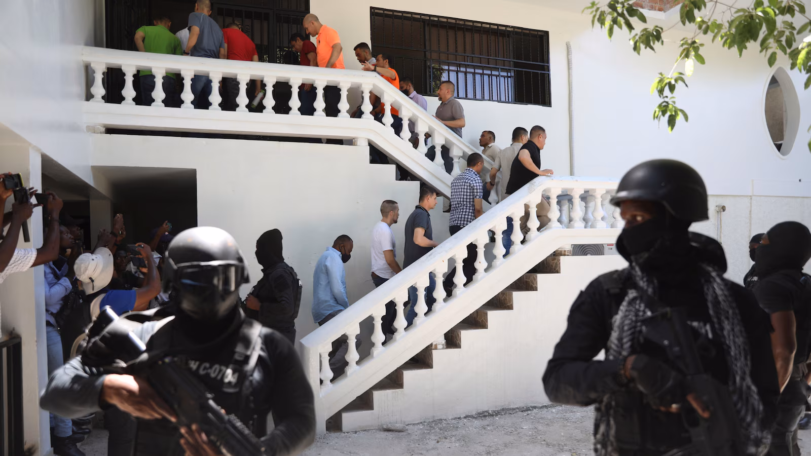 18 Verdächtige im Mordfall am haitianischen Präsidenten Juli 2021 werden von Haiti an die USA ausgeliefert
