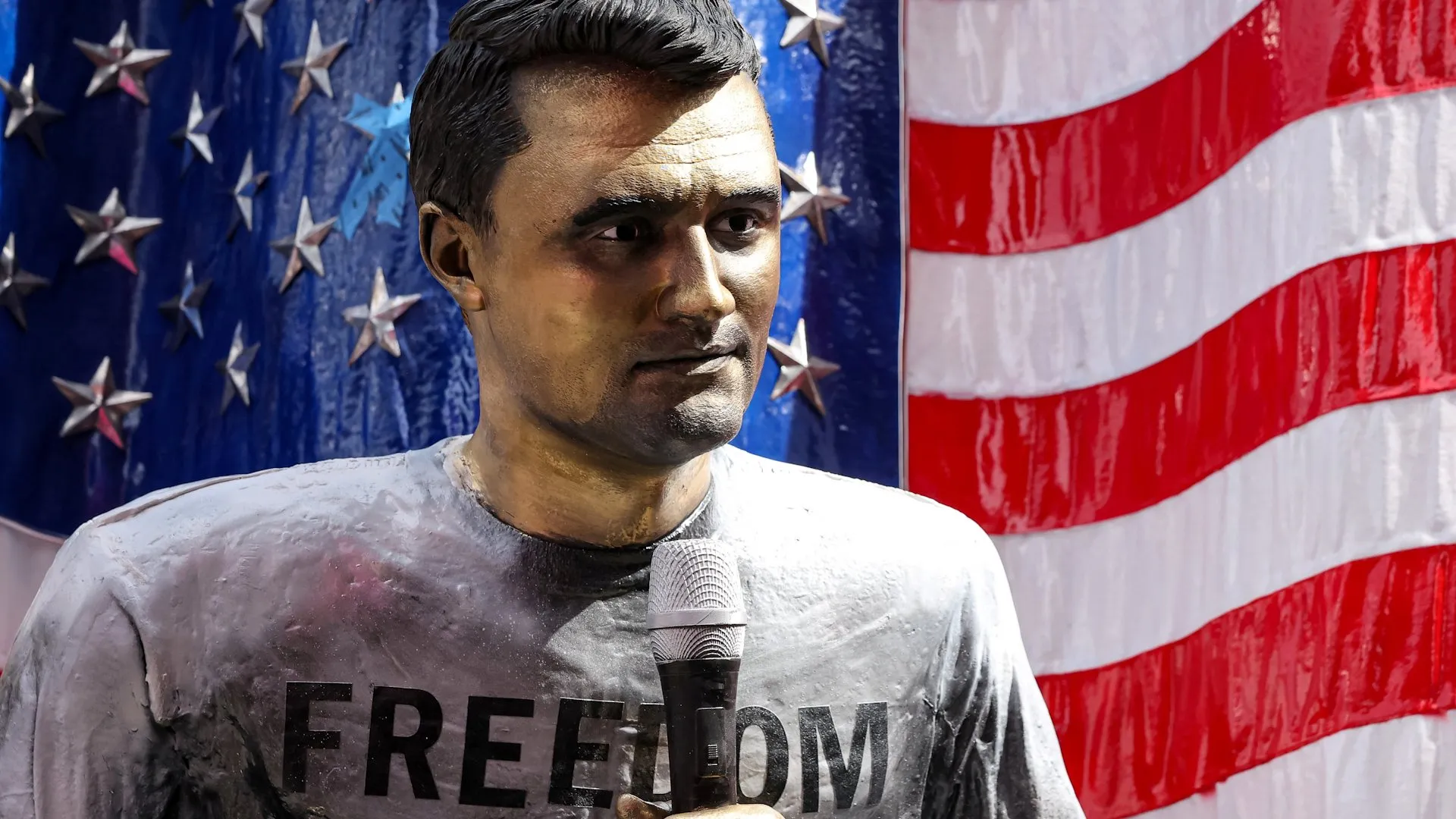 Enthüllung einer Charlie-Kirk-Statue sorgt für Chaos am Times Square