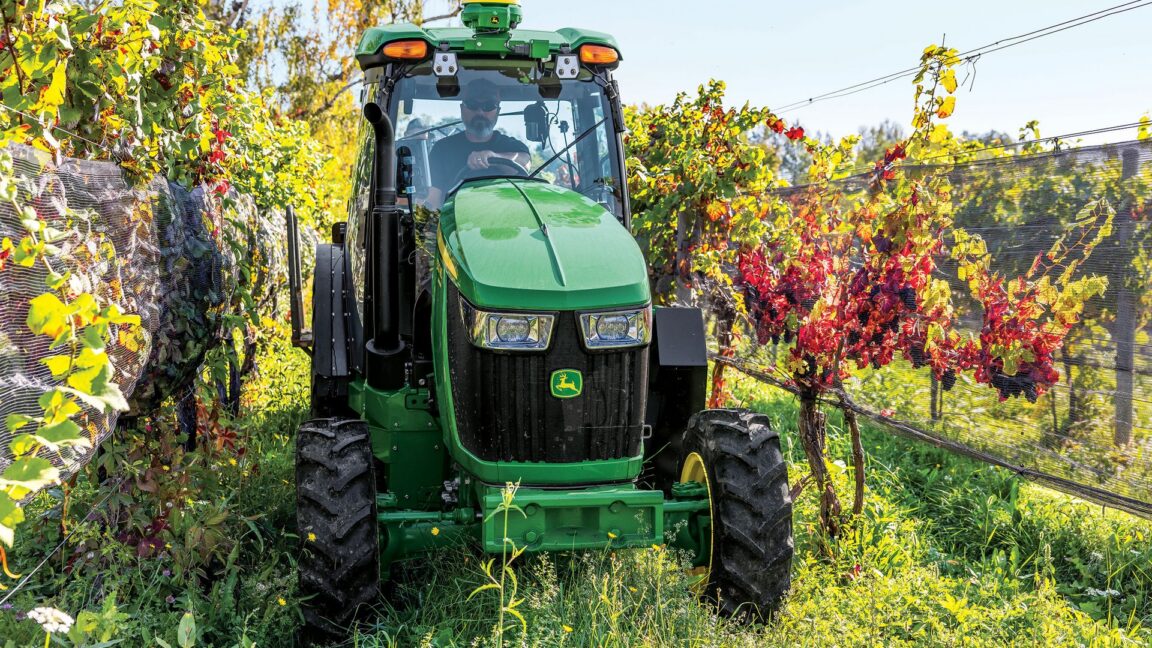 Ich habe einen Traktor mit dem Selbst-Reparatur-Dienst von John Deere repariert. Landwirte sind nicht überzeugt.