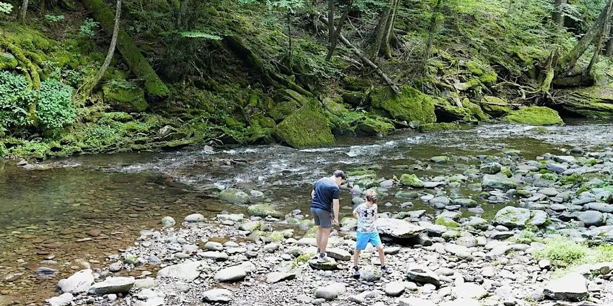 Meine vierköpfige Familie reist mehrmals im Jahr an denselben Urlaubsort. Ich hoffe, meine Kinder blicken gerne darauf zurück.