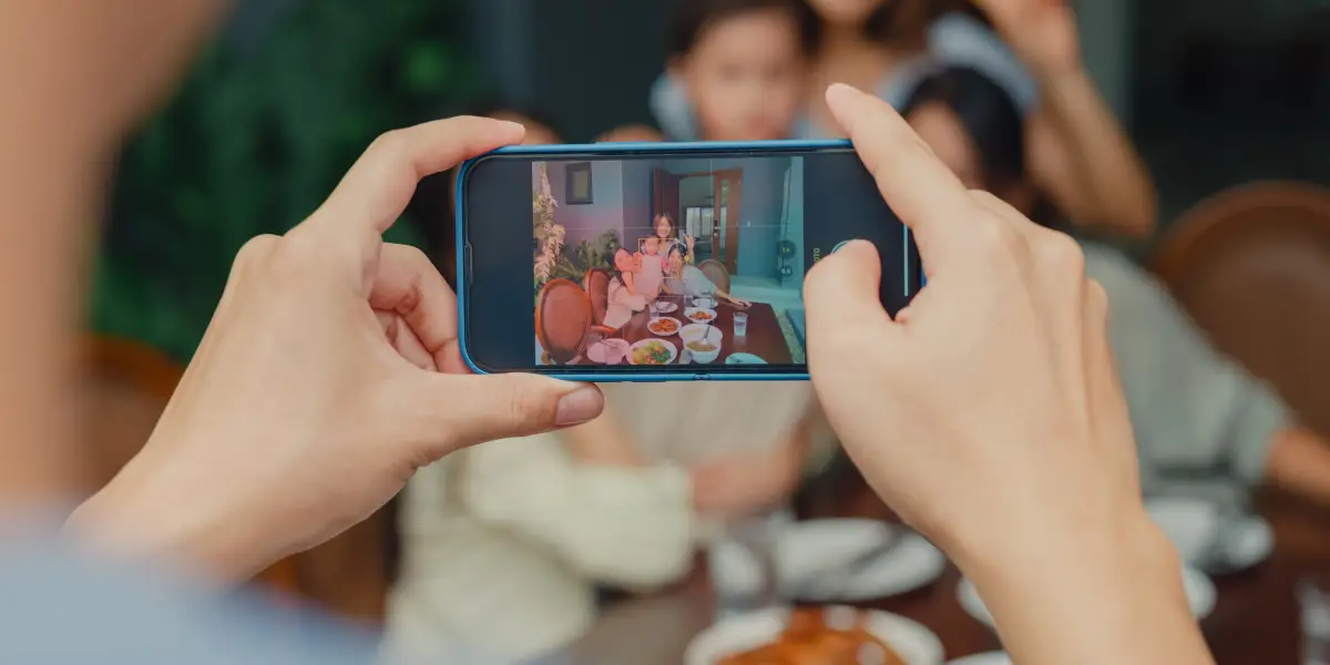 Warum Mütter auf Social Media plötzlich dazu aufrufen, keine Kinderfotos mehr zu posten