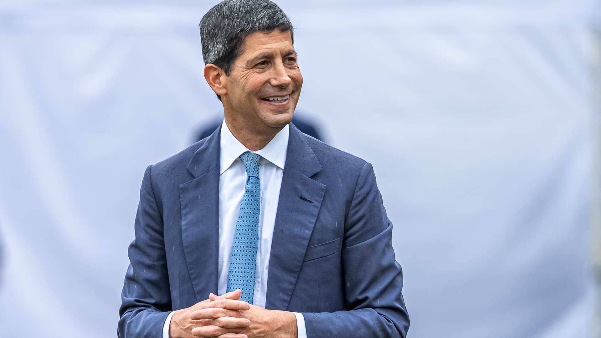 Keine einmalige Zinsanhebung: Fed wird laut CNBC-Umfrage im kommenden Jahr die Zinsen mindestens zweimal anheben