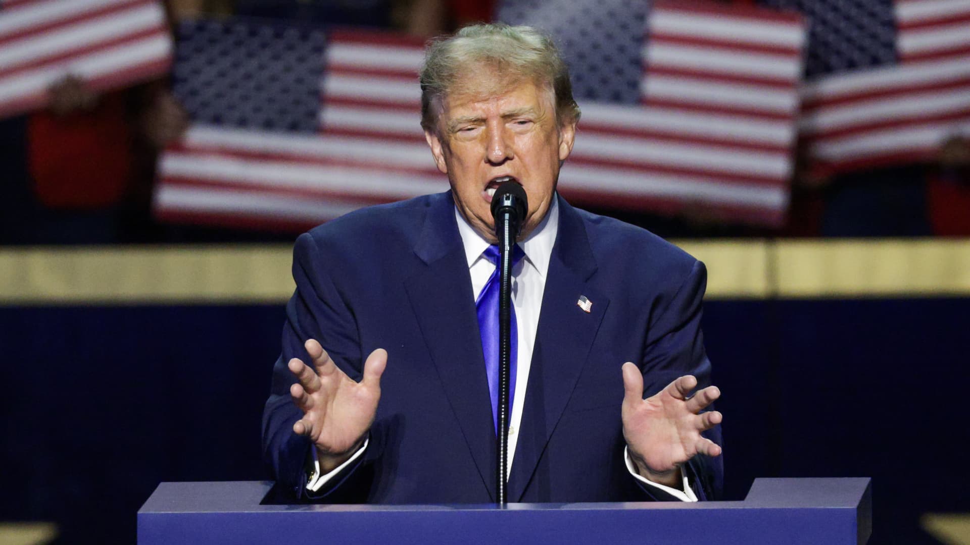 Trump bereut Beginn des Iran-Krieges nicht, während die USA den wirtschaftlichen Druck erhöhen