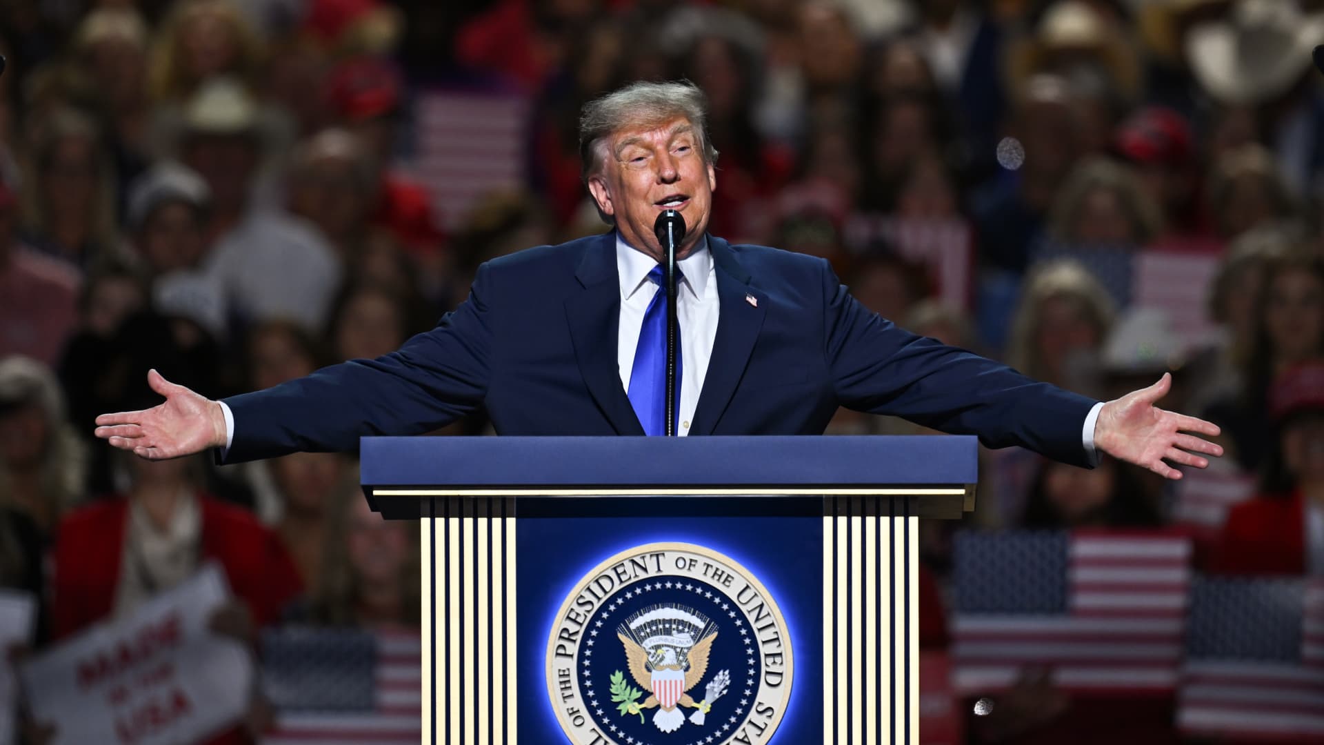Trump verspricht US-Bürgern 5.000 Dollar „Dividende“ bei Republikaner-Sieg bei Zwischenwahlen