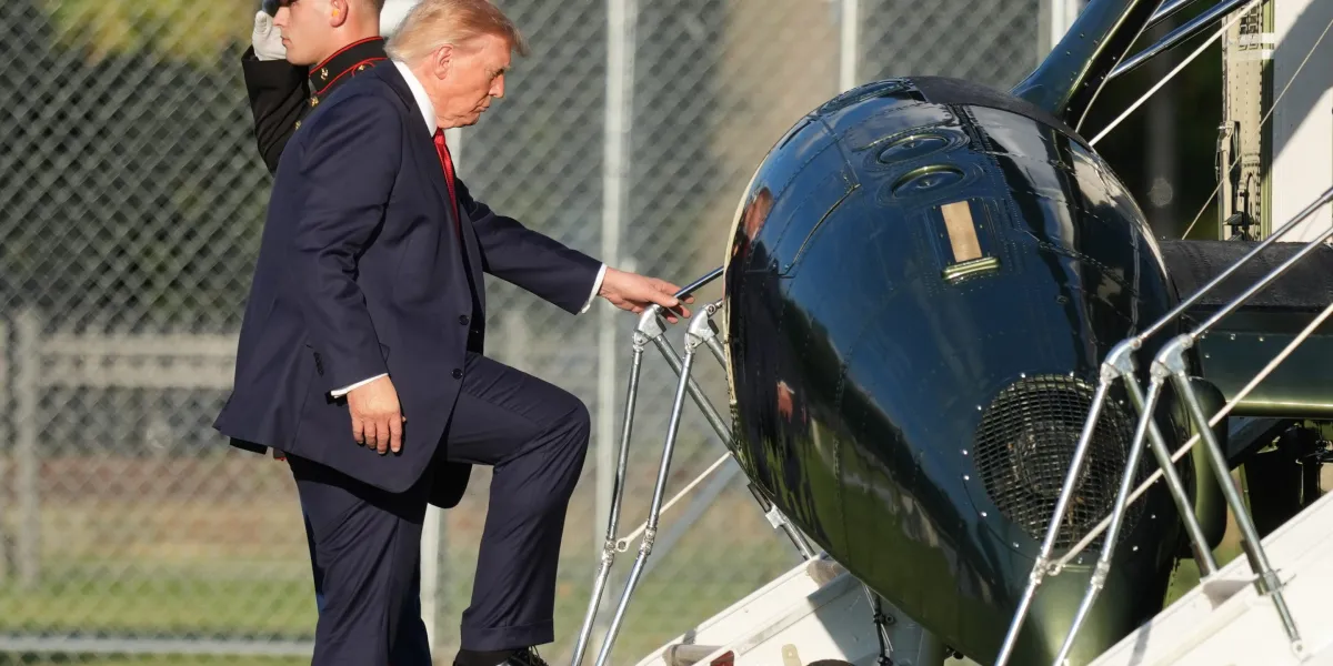 Trump unterzeichnet Sanktionsgesetz mit drohenden Zöllen von bis zu 100 Prozent für Top-Importeure russischer Energie