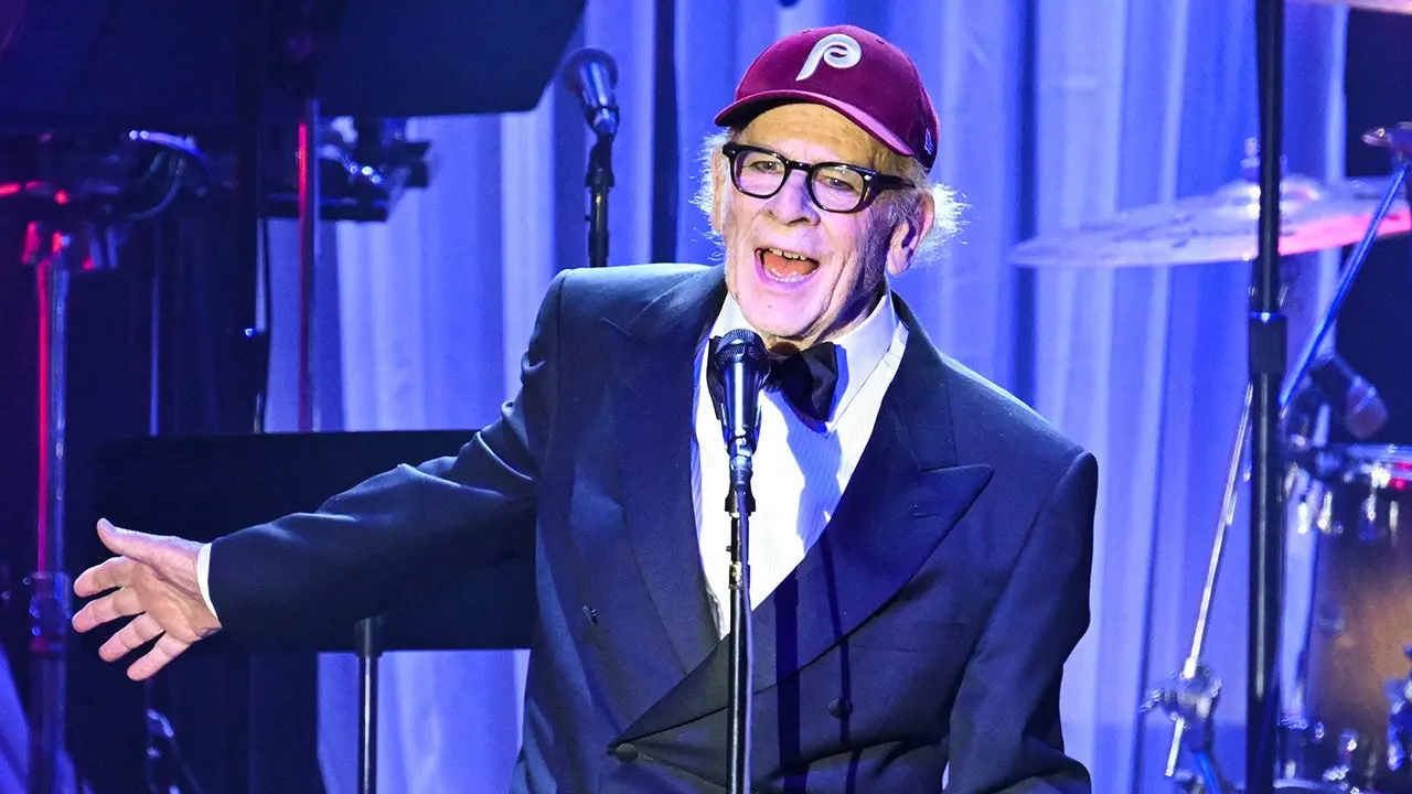 Art Garfunkel reiht sich in wachsende Liste von Prominenten ein, die wegen Trump-Präsidentschaft über Wegzug nachdenken