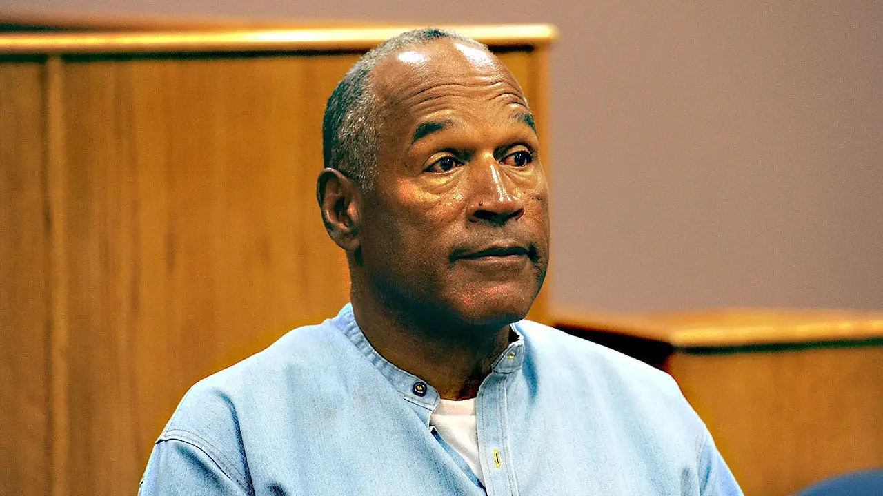 Bills-Fan protestiert gegen OJ-Simpson-Ehrung, Melanie Griffith respektiert den Sommer und Buffalo enthüllt neuen Käfig