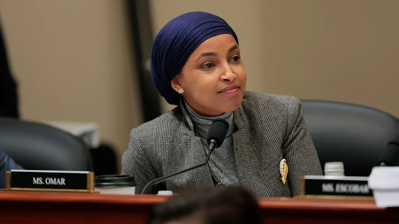 Ilhan Omar äußert sich nicht zu Polizeirazzia im Haus ihres Sohnes und seines kriminellen Mitbewohners