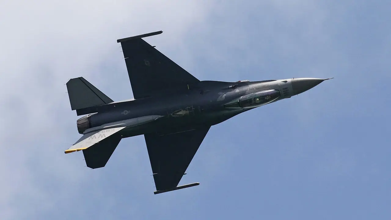 NORAD-F-16 fängt Flugzeug ab, das den beschränkten Luftraum über Camp David mit anwesendem Trump verletzt hat: Offizielle