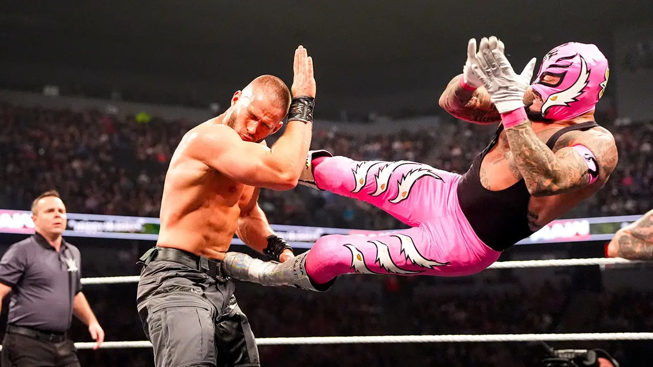 WWE-Star Rey Mysterio blickt auf Triplemania-Historie zurück und zeigt sich unbeeindruckt vor Match gegen 2,21 Meter großen Riesen