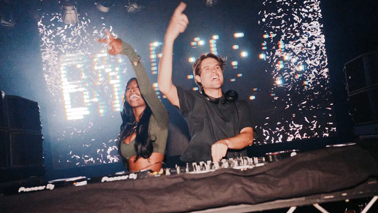 Hinter den Kulissen der Webster Hall mit Love-Island-Gewinner Bryce Alakai