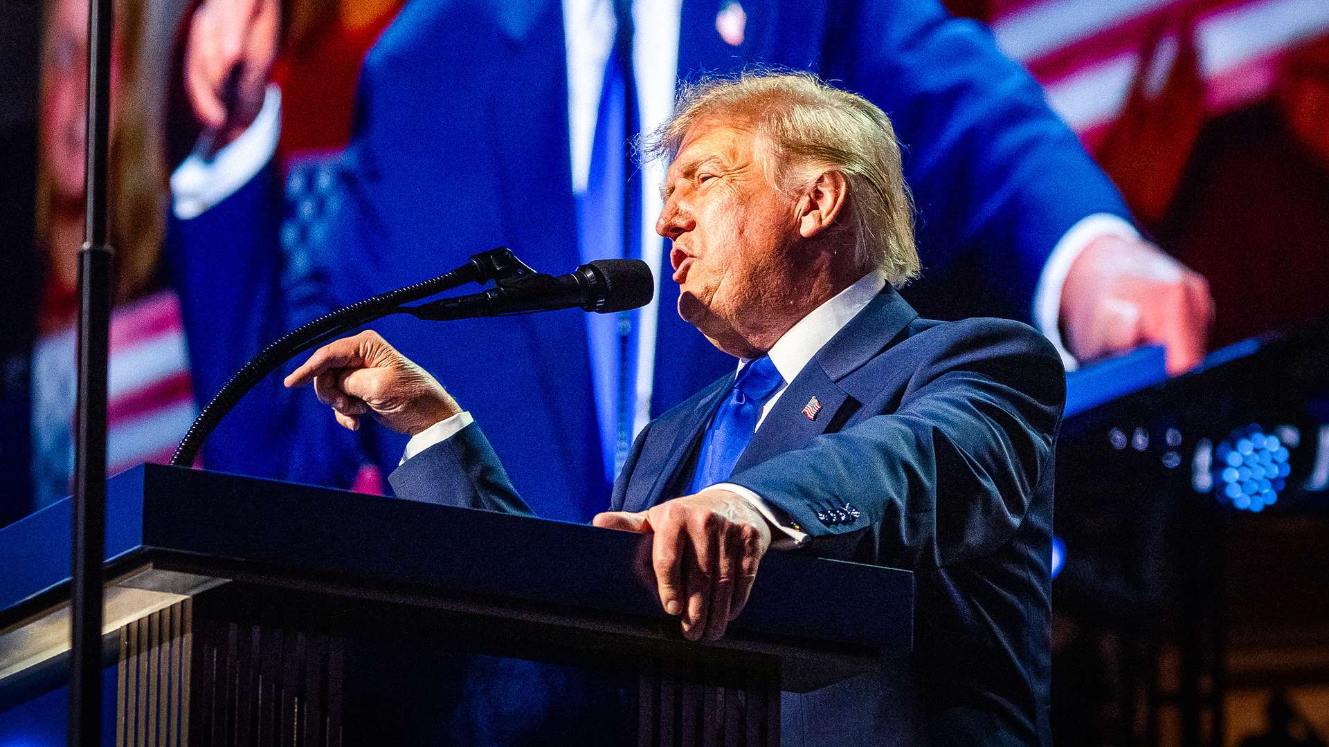 Ein paar Bestechungsgeldern als Belohnung: Trump verspricht Wählern Geld