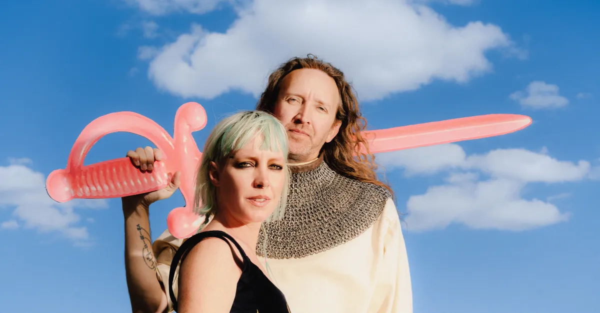 Sylvan Esso finden, dass man sich Joghurt von guter Qualität gönnen sollte