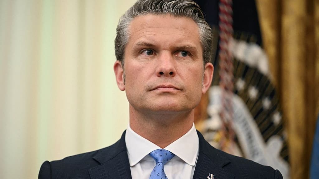 Republikanischer Abgeordneter bringt Amtsenthebungsverfahren gegen Verteidigungsminister Pete Hegseth ein