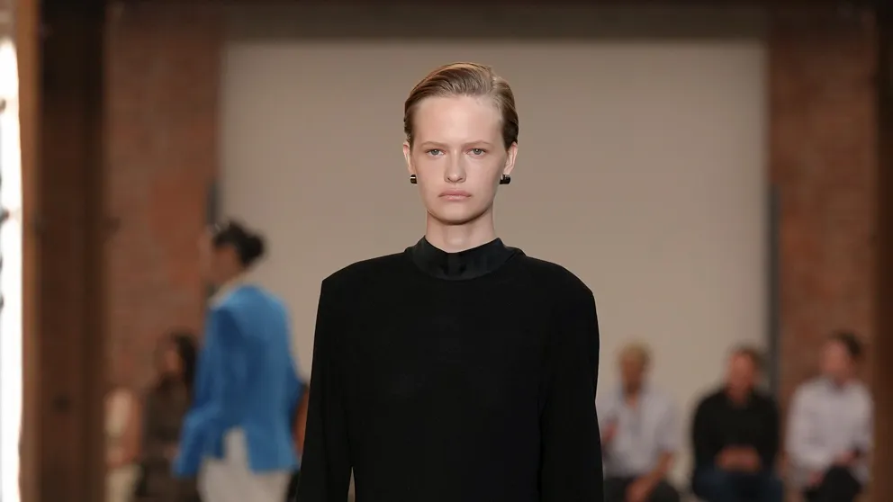 Calvin Klein Collection Frühling 2027 Ready-to-Wear Kollektion | Vogue