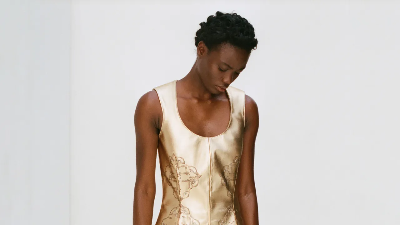 Models in Kleidung aus Joshua Ewusies neuer Kollektion