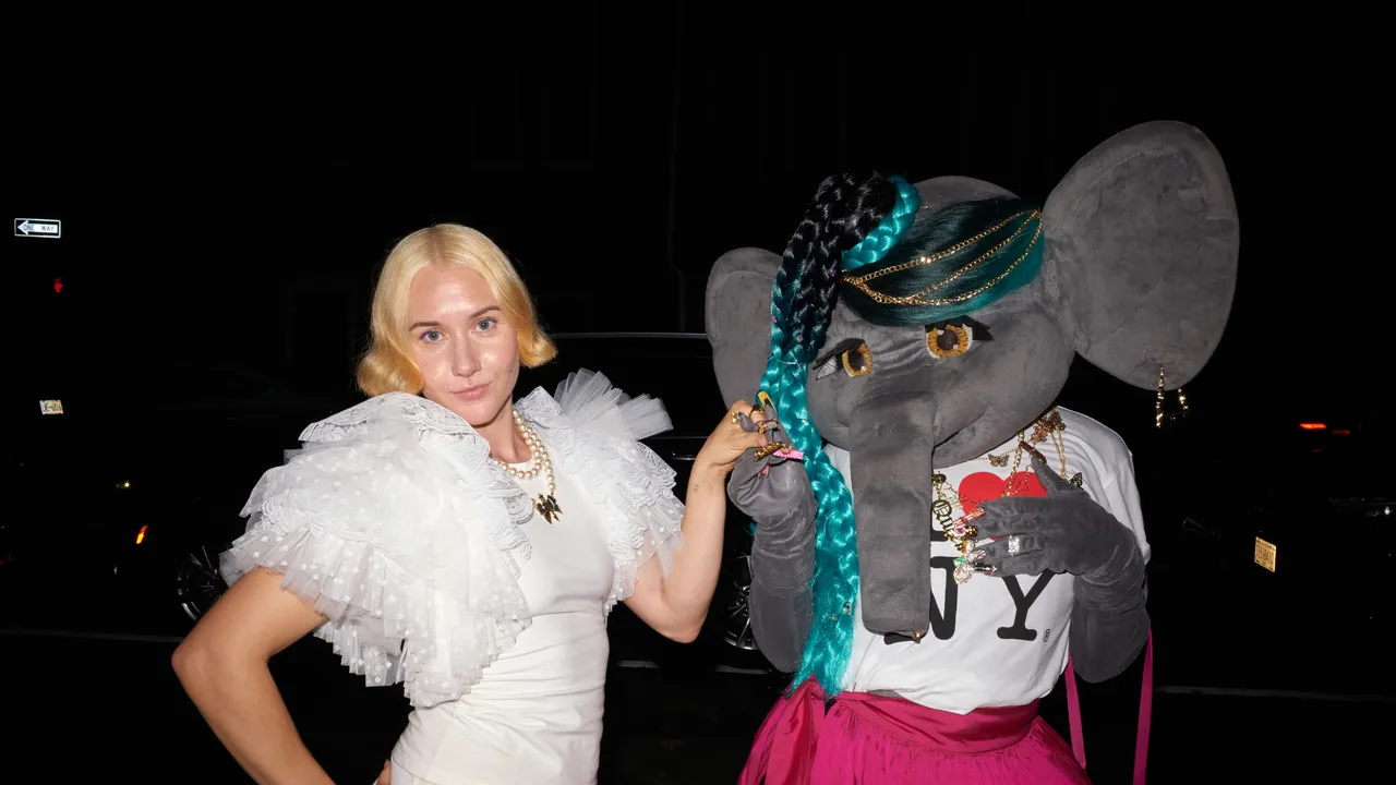 Miss Claire Sullivan feiert fünfjähriges Bestehen und neues Angel-T-Shirt im Dover Street Market New York